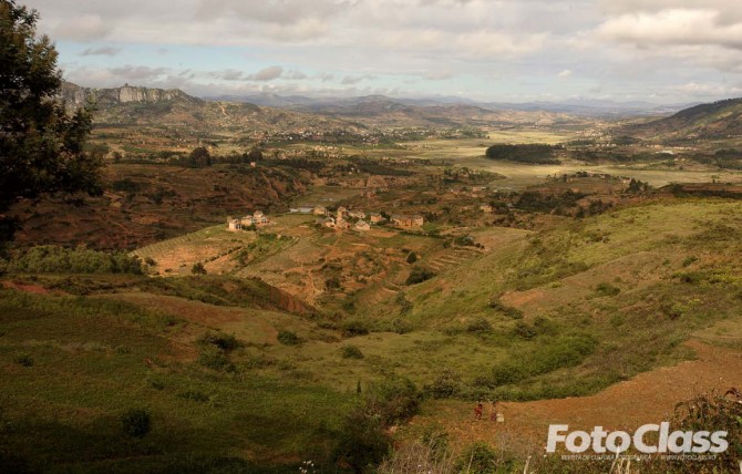 Zona centrală a Madagascarului constă din platouri înalte, așa cum este și platoul Ihosy, din imagine. (Canon EOS 5D, Canon EF 17-40 f/4 L , 40mm, f/16, 1/80s)