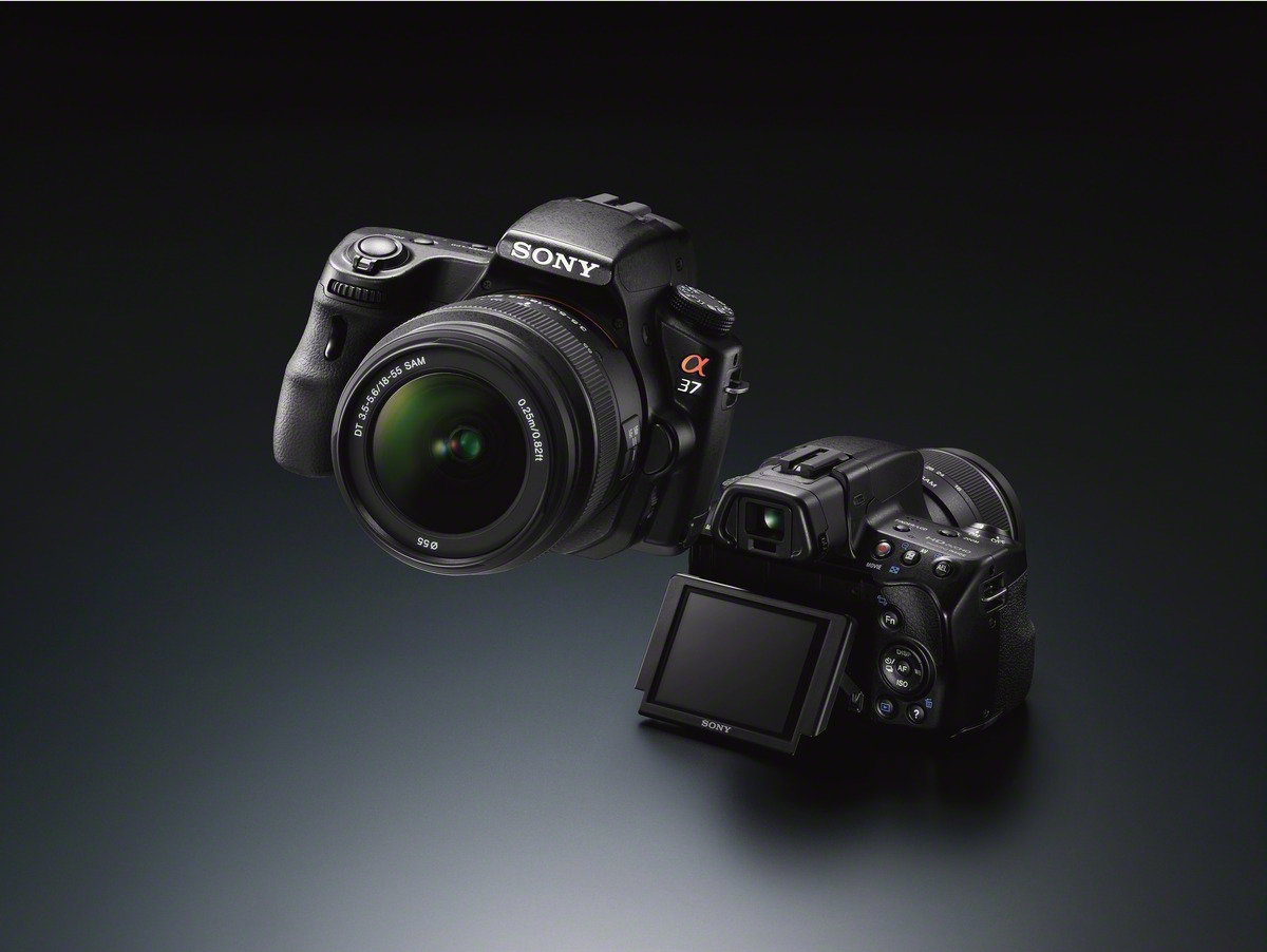  Sony NEX-F3 si A37