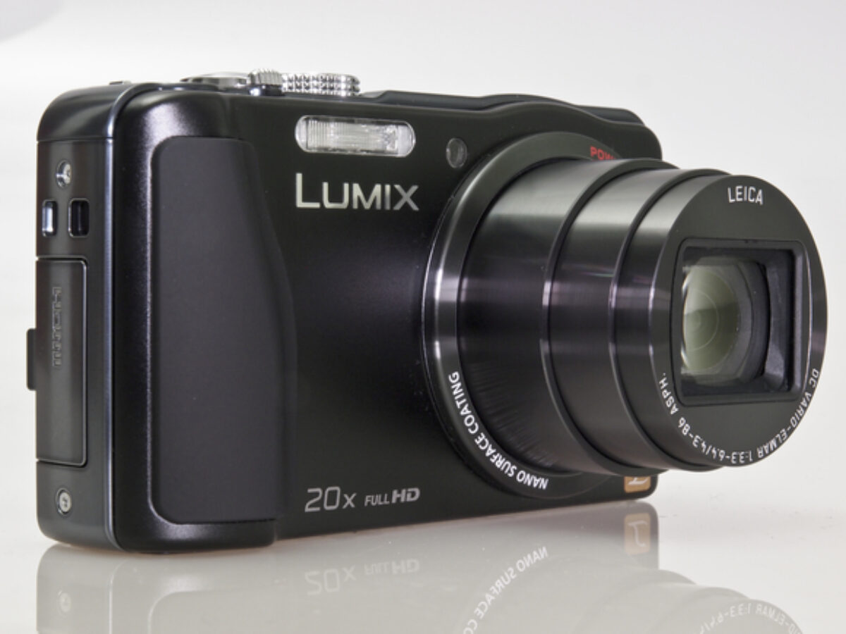 Panasonic Lumix DMC-TZ30 - locomotiva camerelor cu touch-screen si