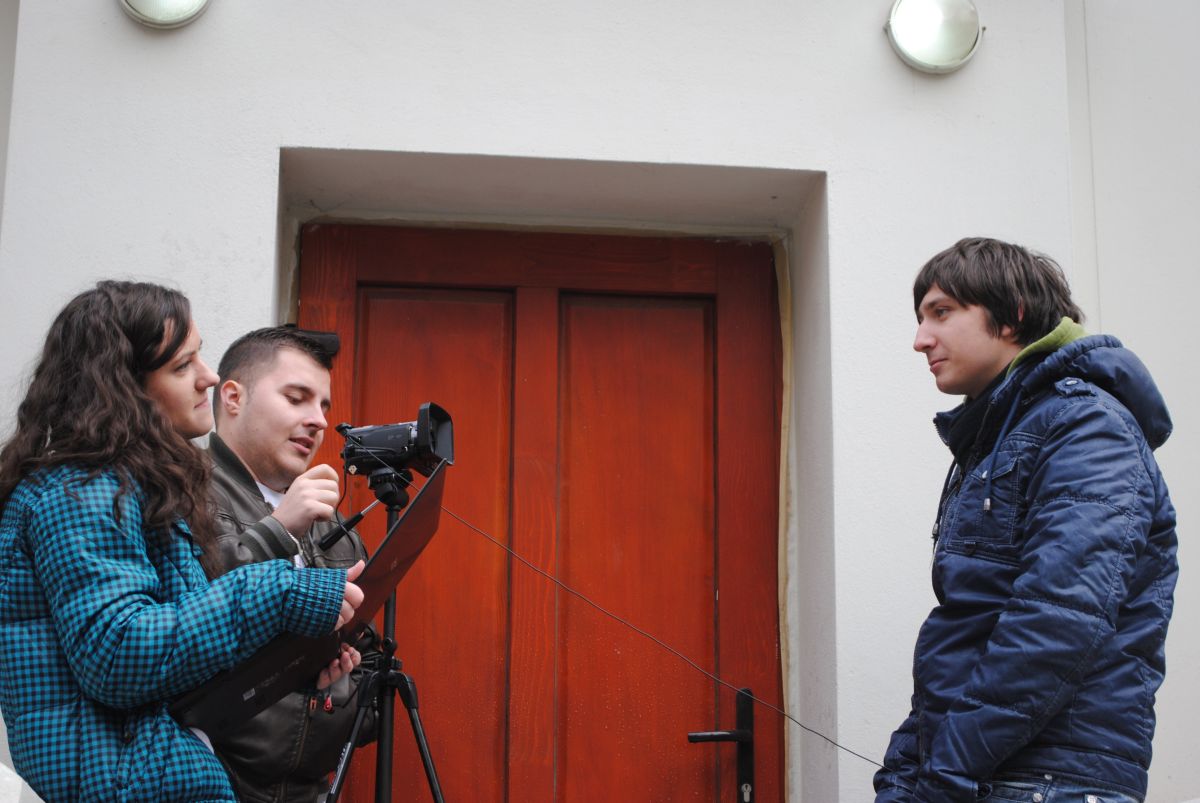  O camera pentru o mie de voluntari