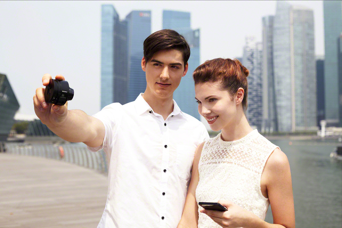  Sony prezintă Cyber-shot™ DSC-QX10 și DSC-QX100