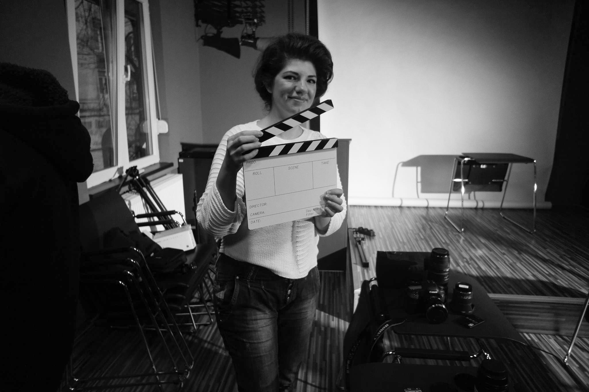  Scurte interviuri cu doamnele şi domnişoarele din F64: Alina Marin