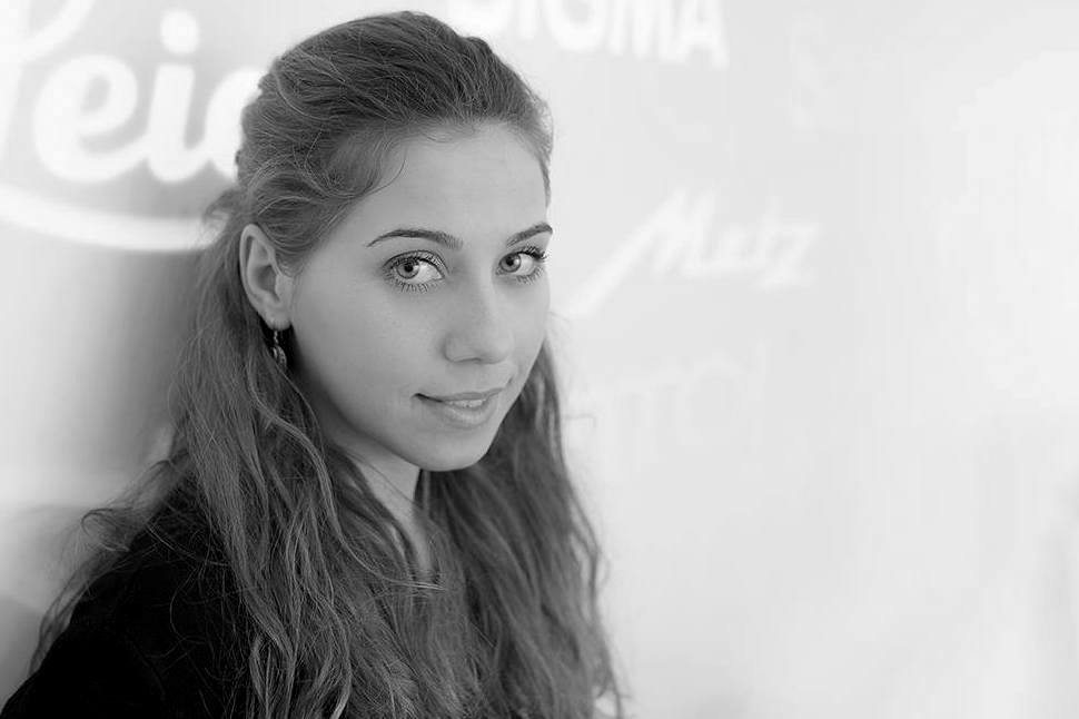  Scurte interviuri cu doamnele şi domnişoarele de la F64: Dana Sacalov