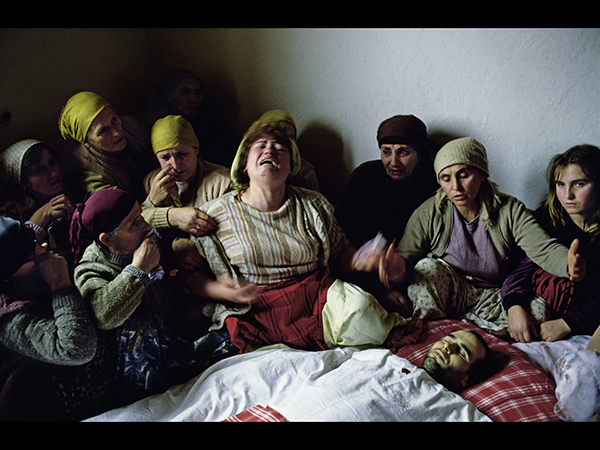  Fotojurnalism: 12 fotografii care au făcut istorie
