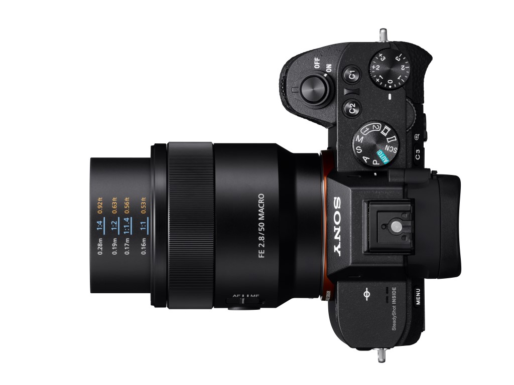  Sony lansează obiectivul macro Full-Frame F2.8 de 50mm