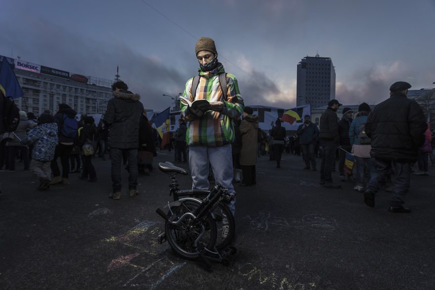  Fotografii de la protest altfel – interviu cu Radu Tudoroiu