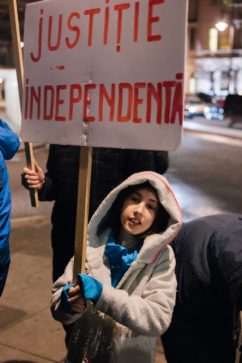protestul împotriva grațierii