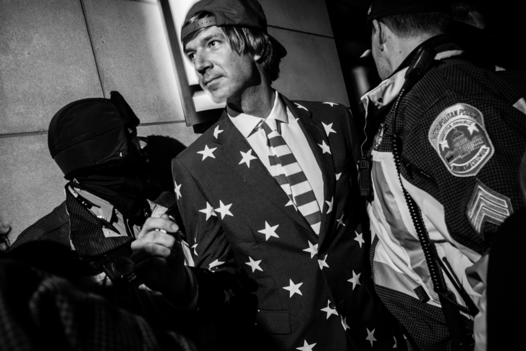  Chris Suspect, fotograful „preferat” al lui Donald Trump, vine la VSLO
