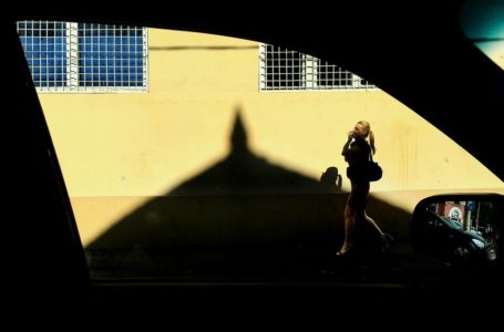 (c) Mirela Momanu
