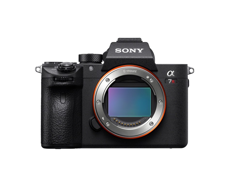  Sony lansează camera full-frame a7R III