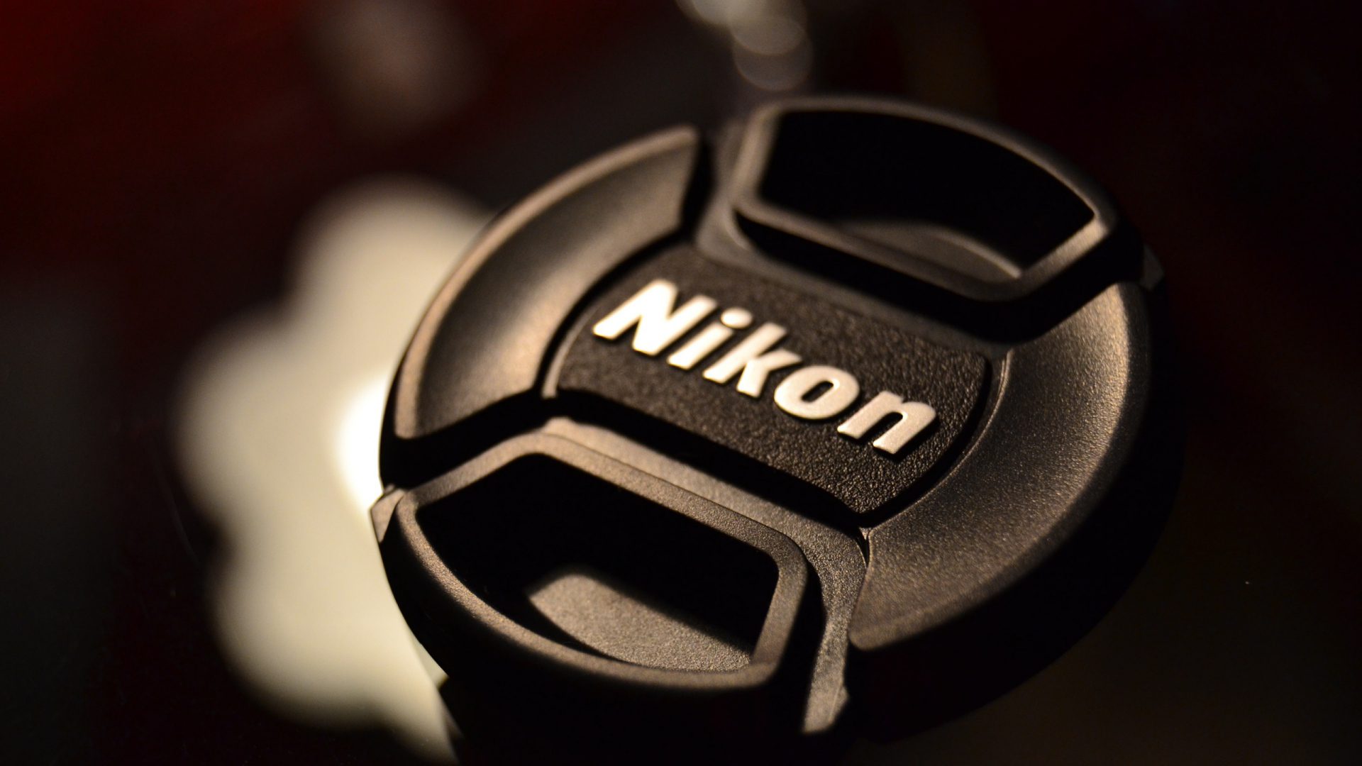  Cele mai bune aparate Nikon pentru începători, entuziaști și profesioniști
