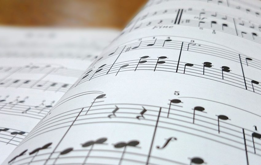  5 beneficii ale lecțiilor de muzică pentru copii