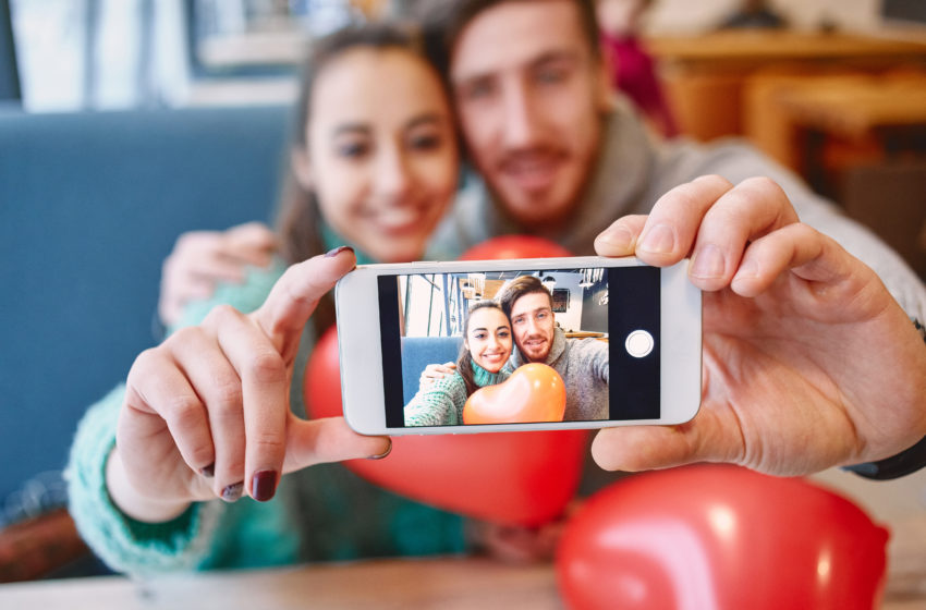  Sfaturi pentru selfie-urile de cuplu pentru Ziua Îndrăgostiților