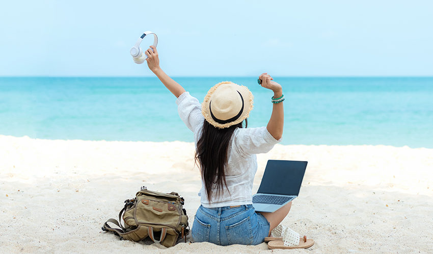  7 gadgeturi esențiale pentru vacanță și călătorii