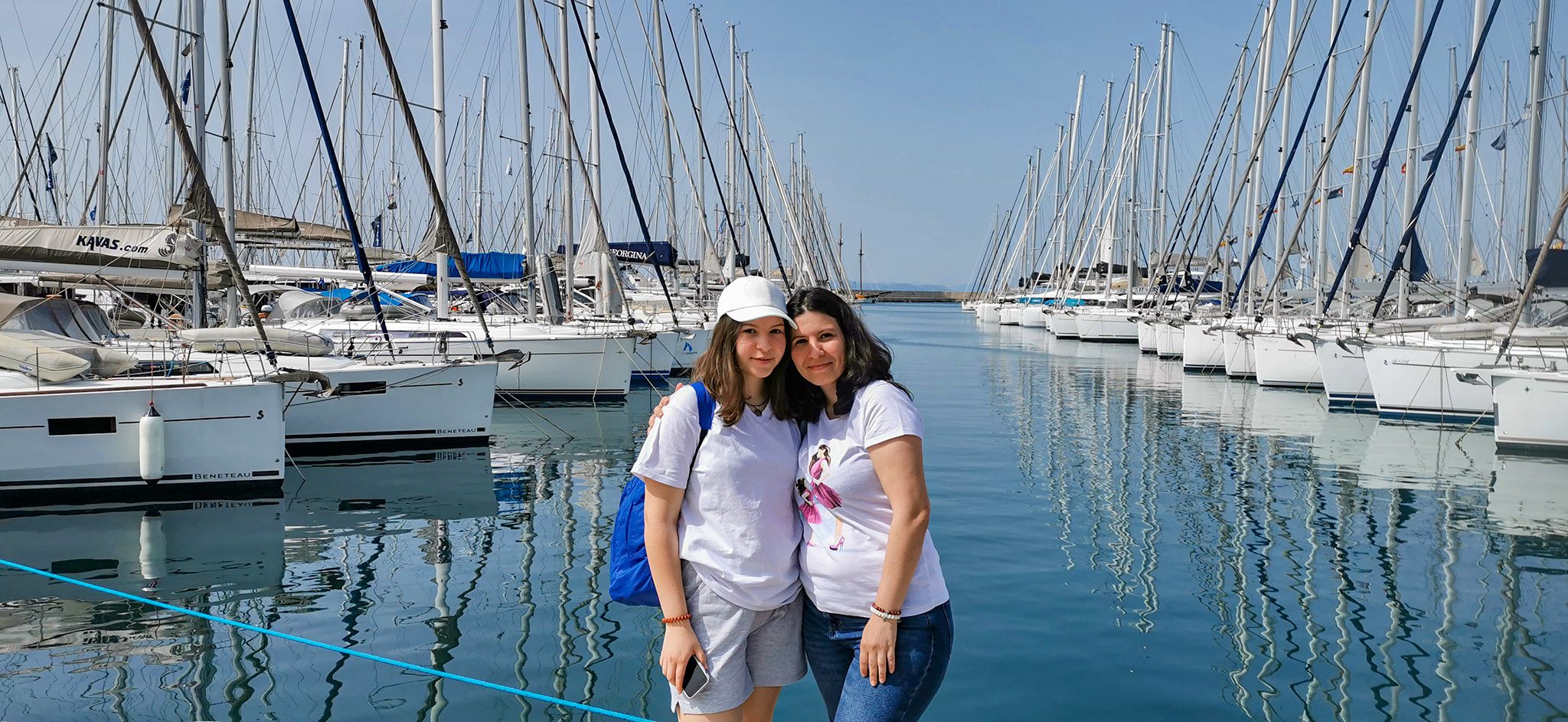 Kateryna și Nataliia în Marina Alimos, în prima zi a expediției. Foto: Marius "Bugetaru" Marcu